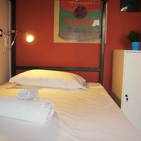 Urban Pop 2 Bed & Breakfast *