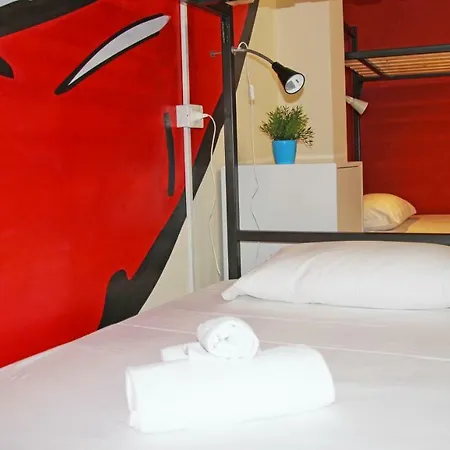 Urban Pop 2 Bed & Breakfast